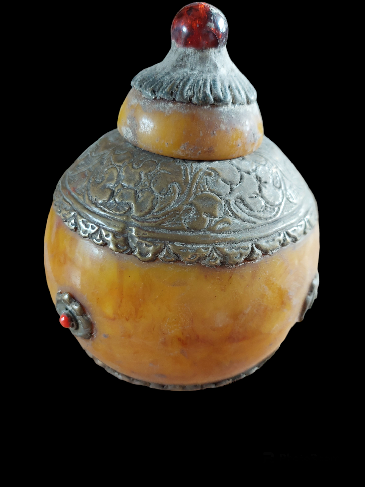 Antique tibetan beeswax snuff bottle