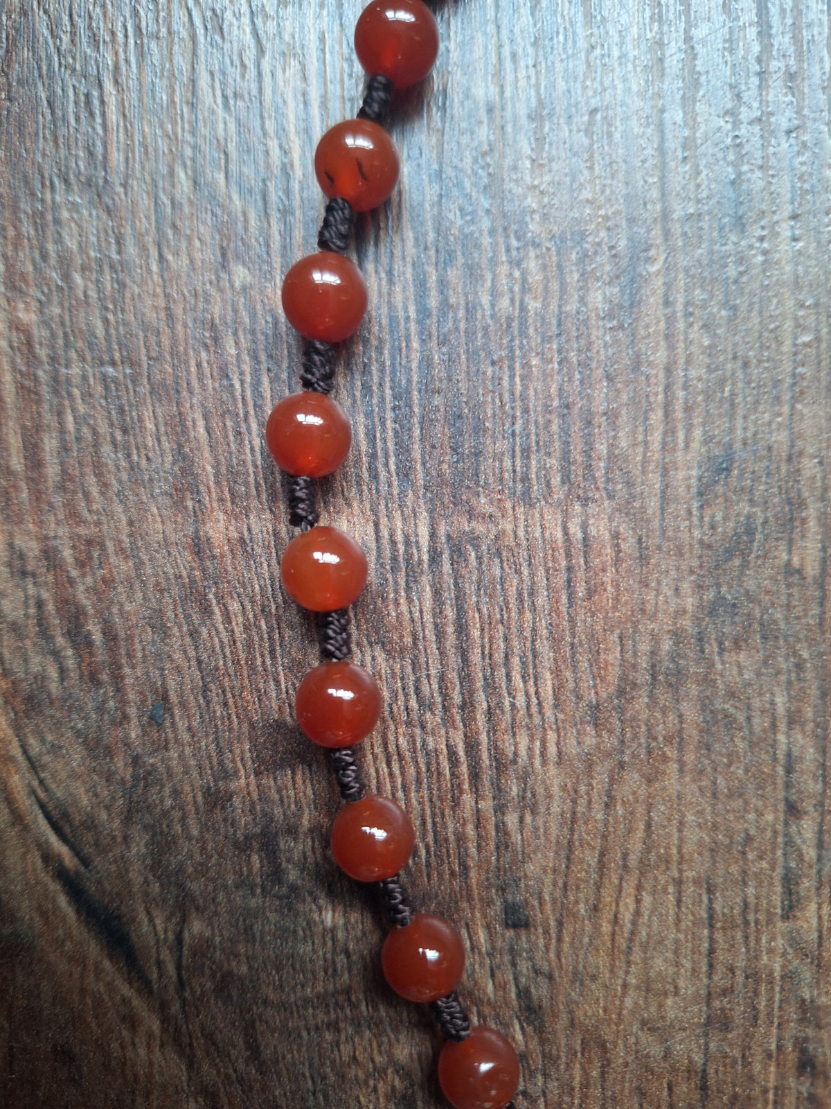 Amulet cord with carnelion beads