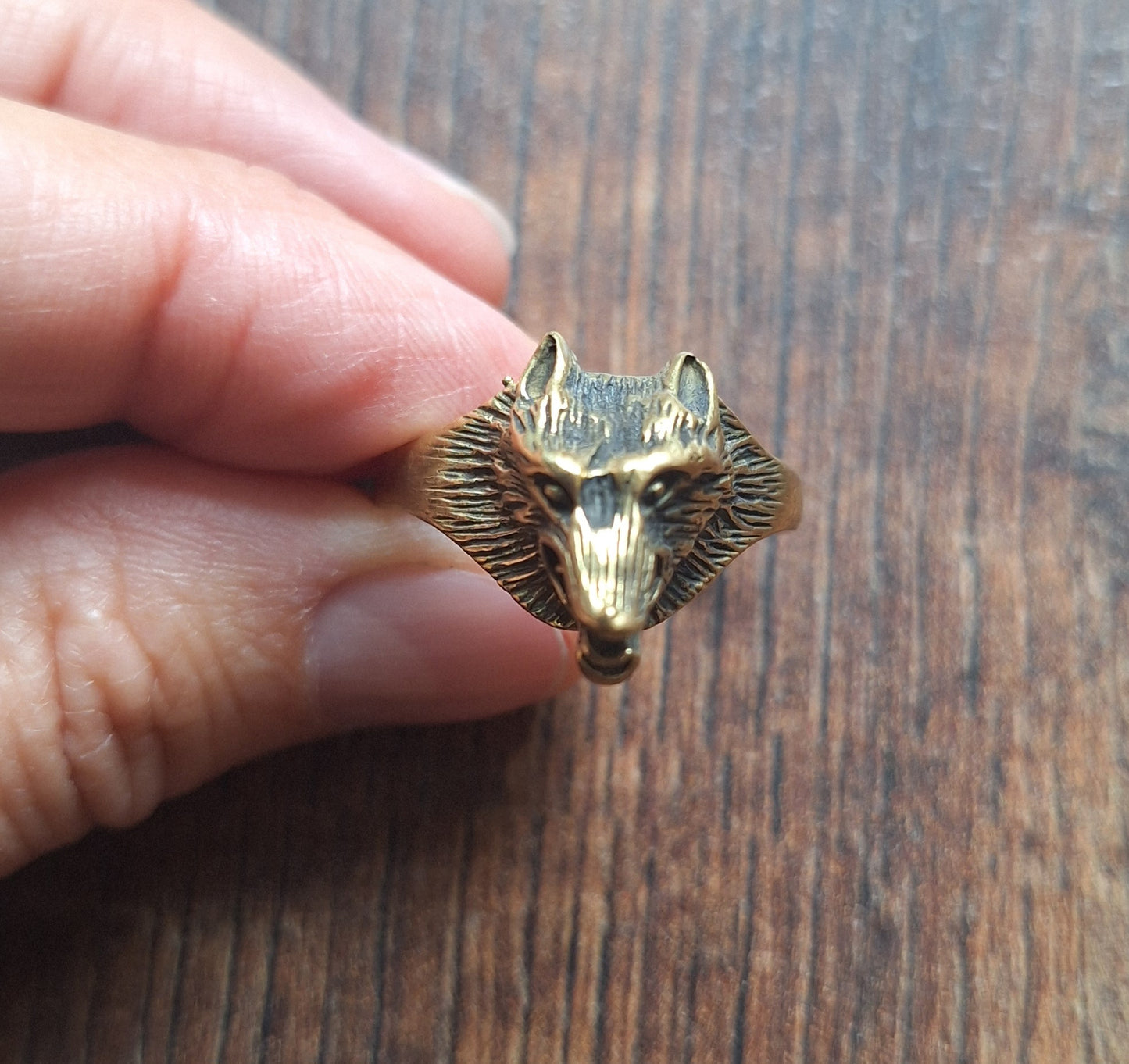 Brass ring Wolf