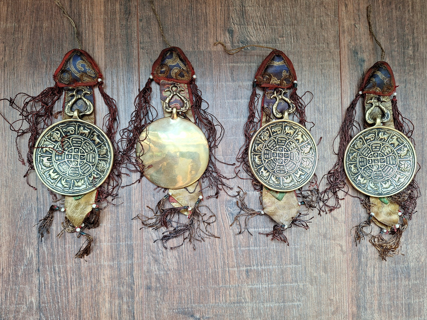 Vintage Tibetan amulet wallhanger with melong Si Pa Ho 85 millimeters