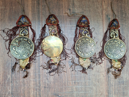 Vintage Tibetan amulet wallhanger with melong Si Pa Ho 85 millimeters