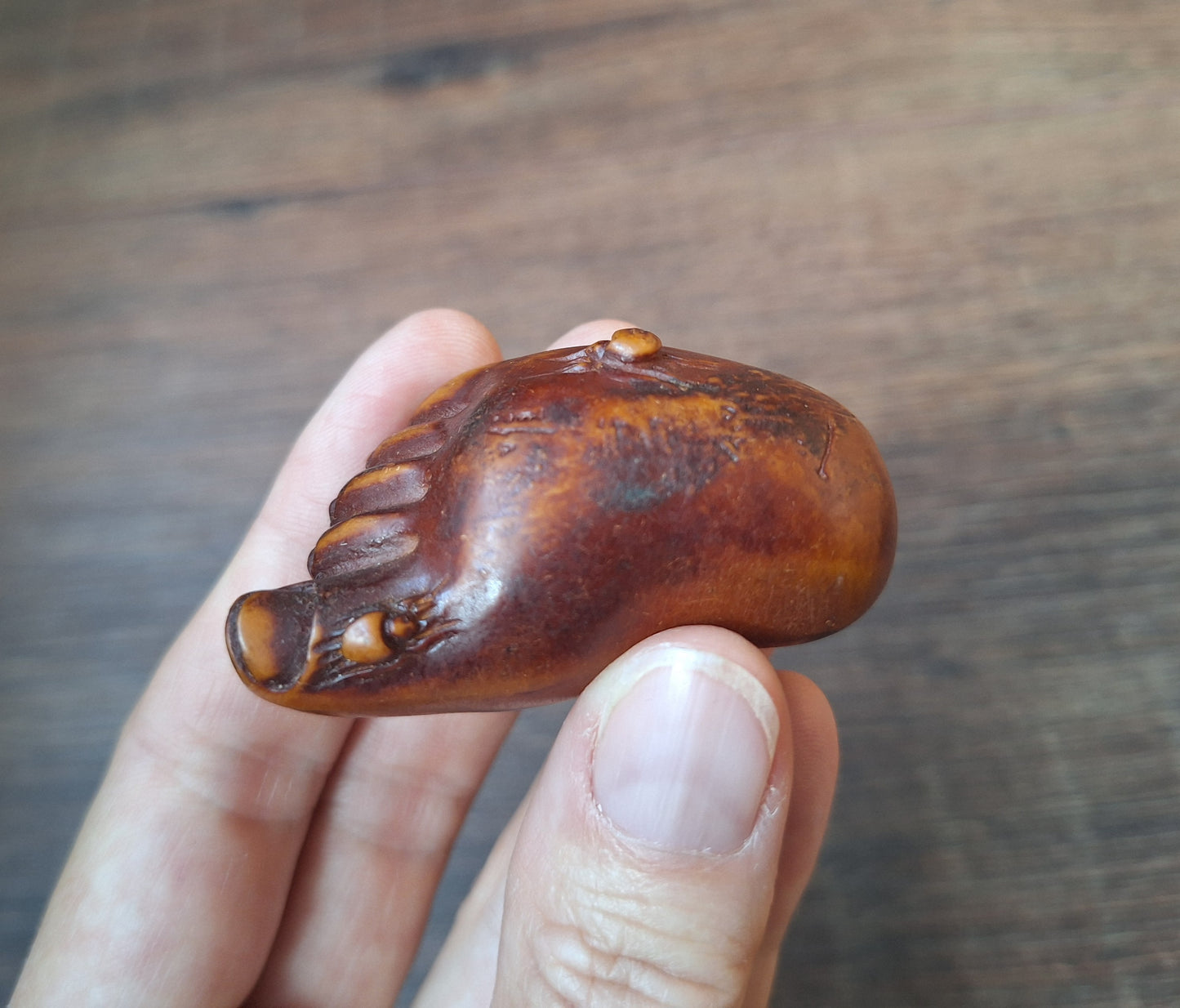 Resin netsuke pendant foot with spiders