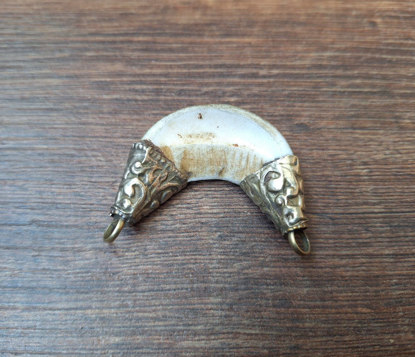 Old Tibetan conch shell pendant