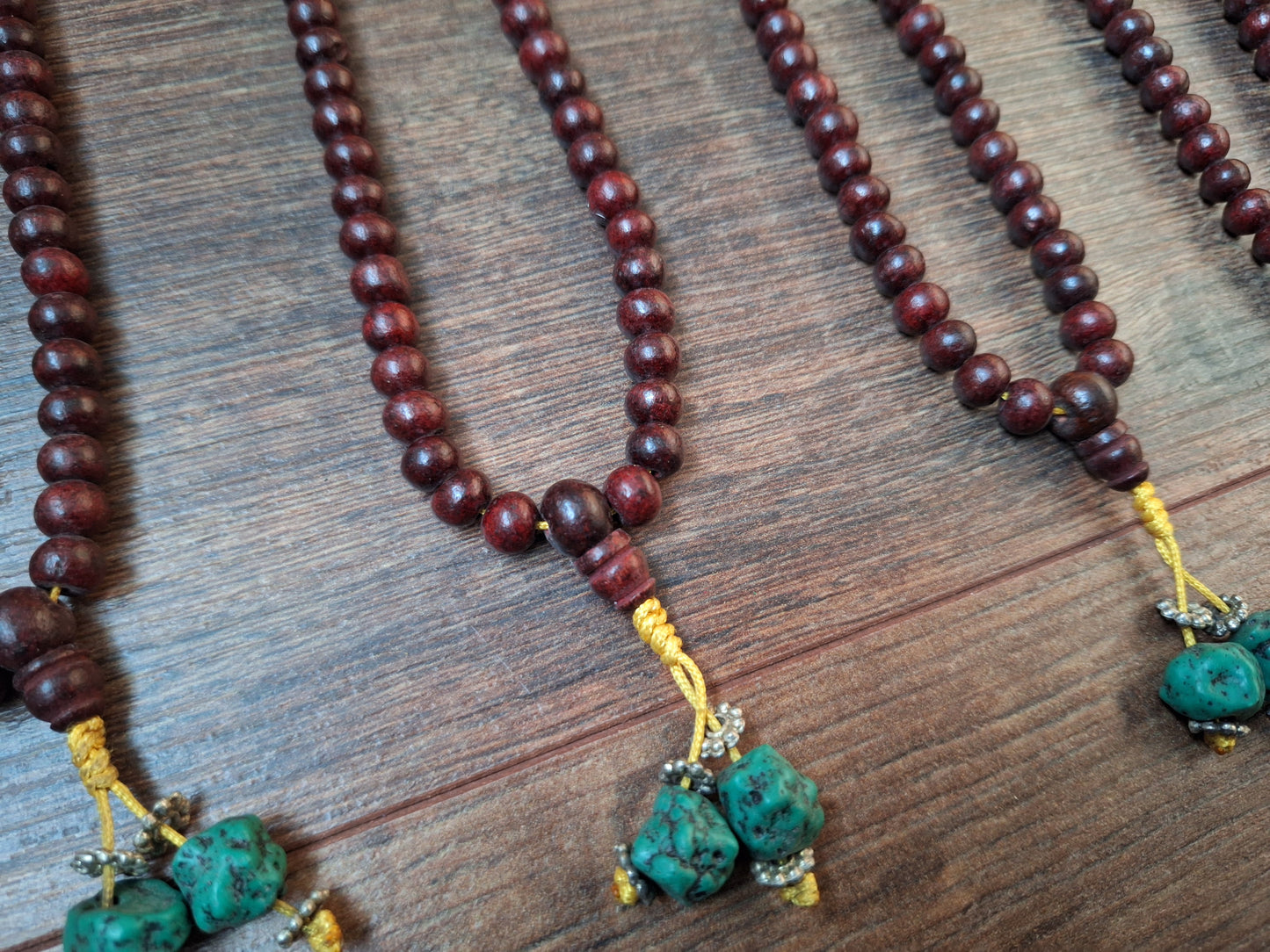 Tibetan rosewood and howlite mala