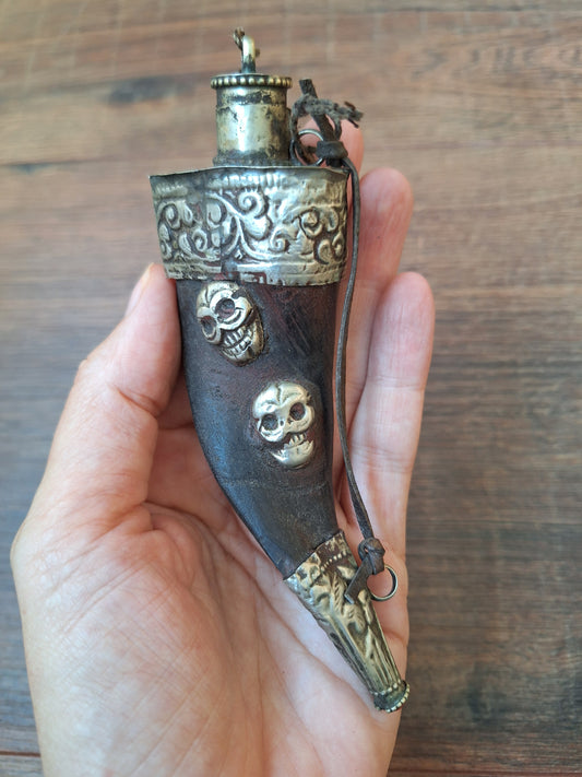 Vintage Tibetan cow horn snuff bottle