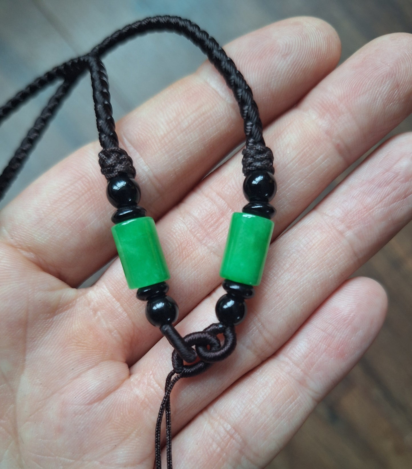 Amulet cord brown with jade beads