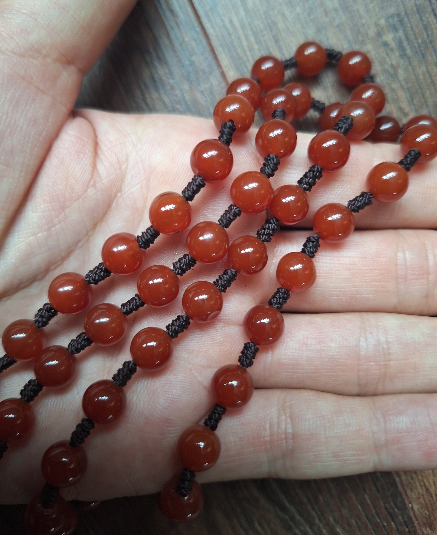 Amulet cord with carnelion beads