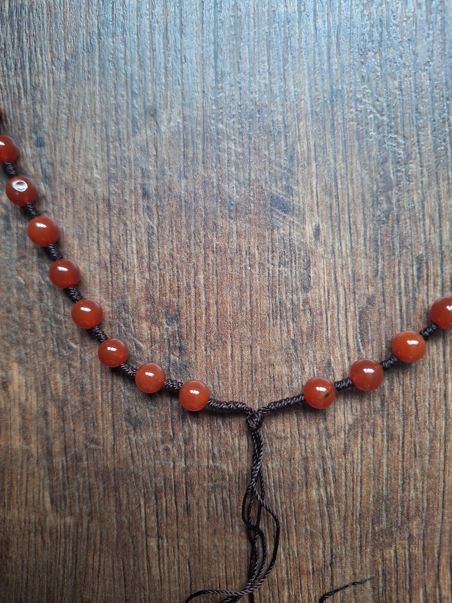 Amulet cord with carnelion beads