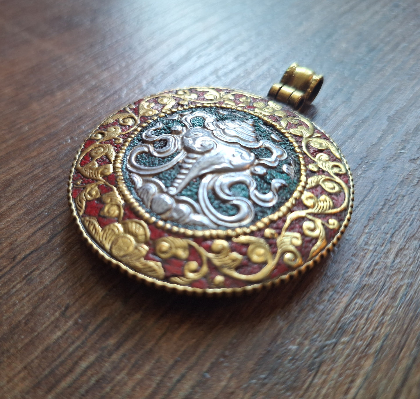 Nepalese melong Conch Shell and Endless Knot 54 millimeters