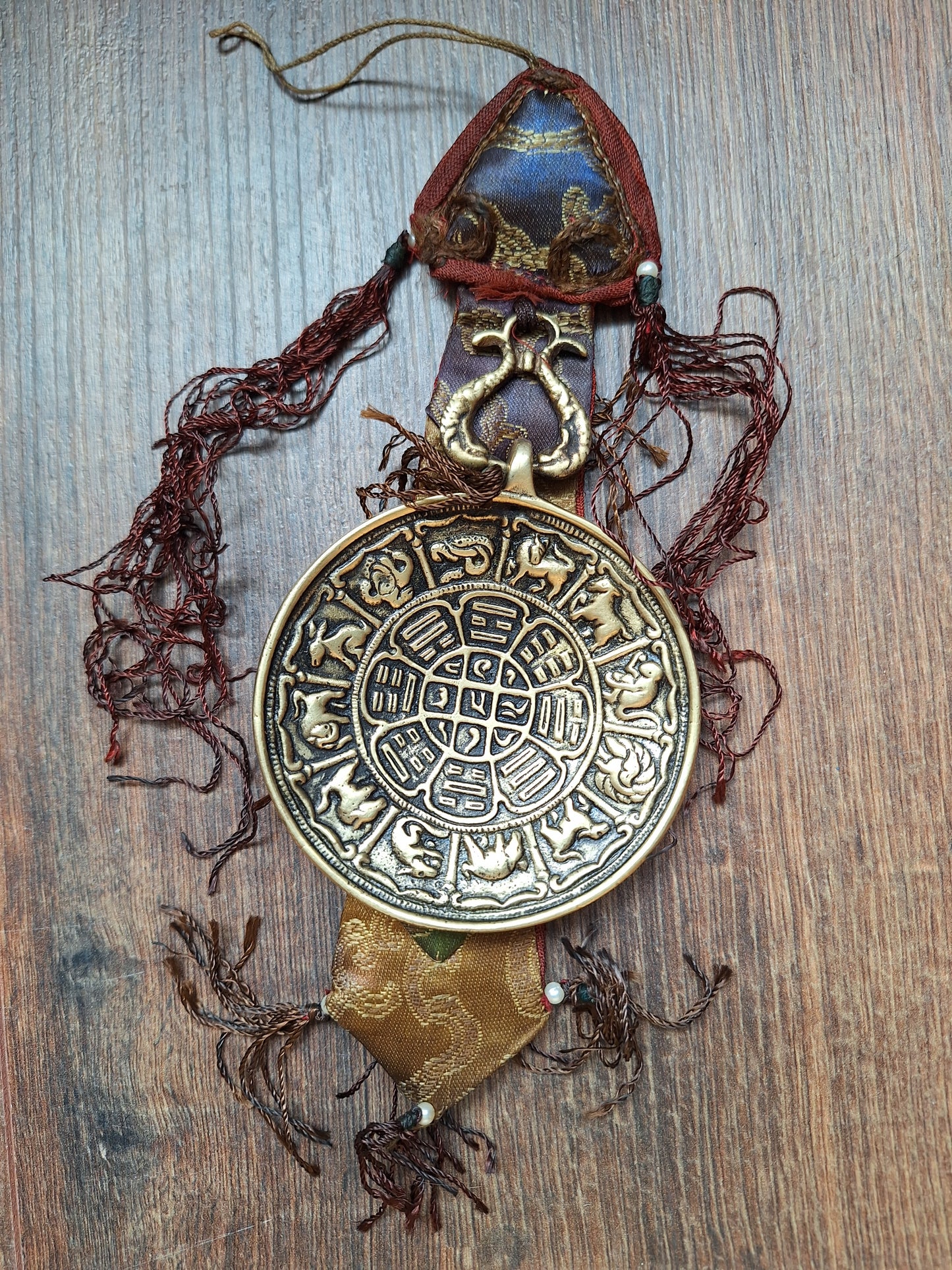 Vintage Tibetan amulet wallhanger with melong Si Pa Ho 85 millimeters