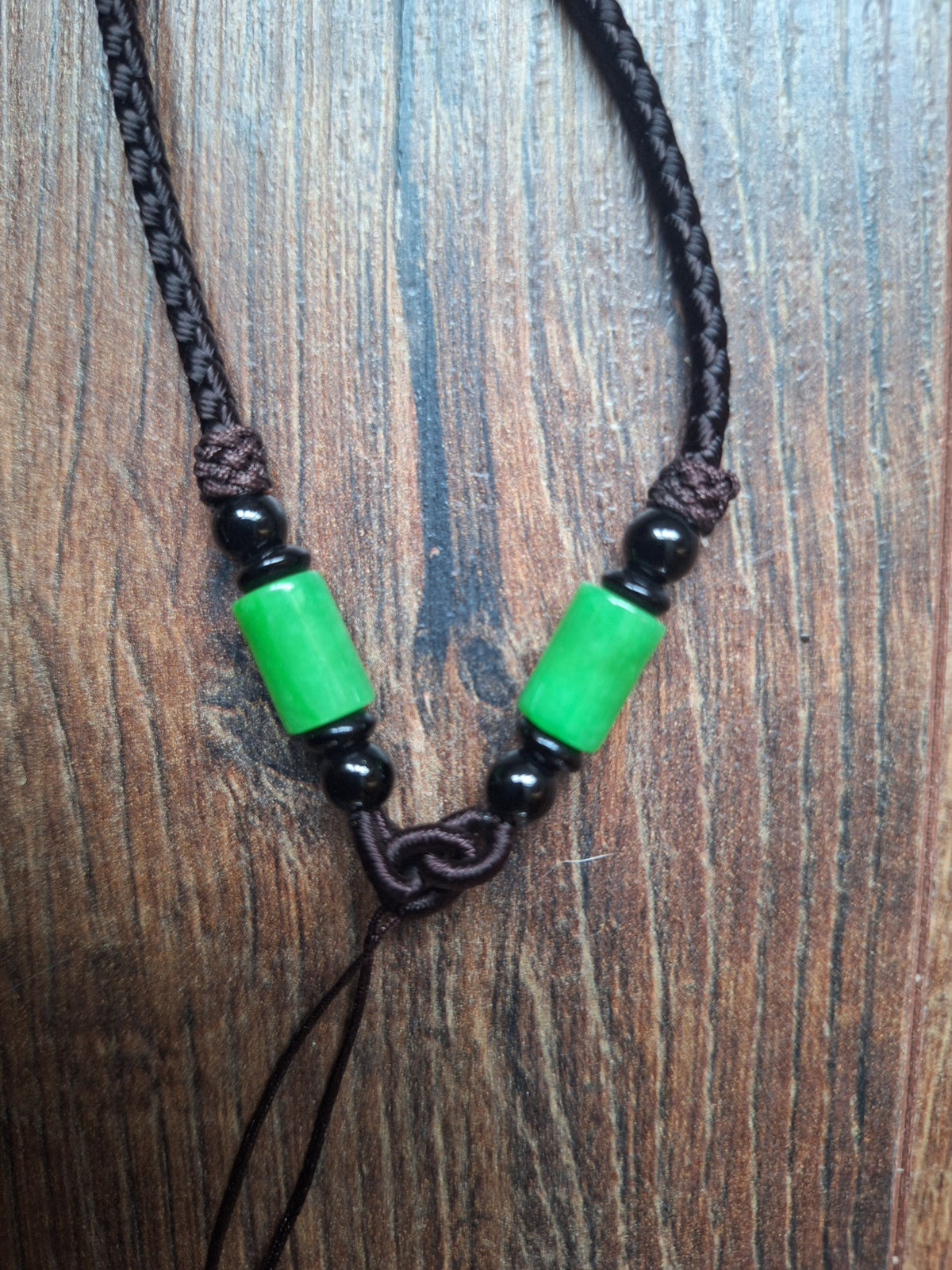 Amulet cord brown with jade beads
