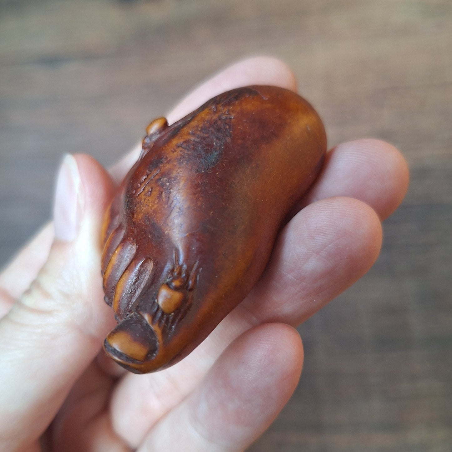 Resin netsuke pendant foot with spiders