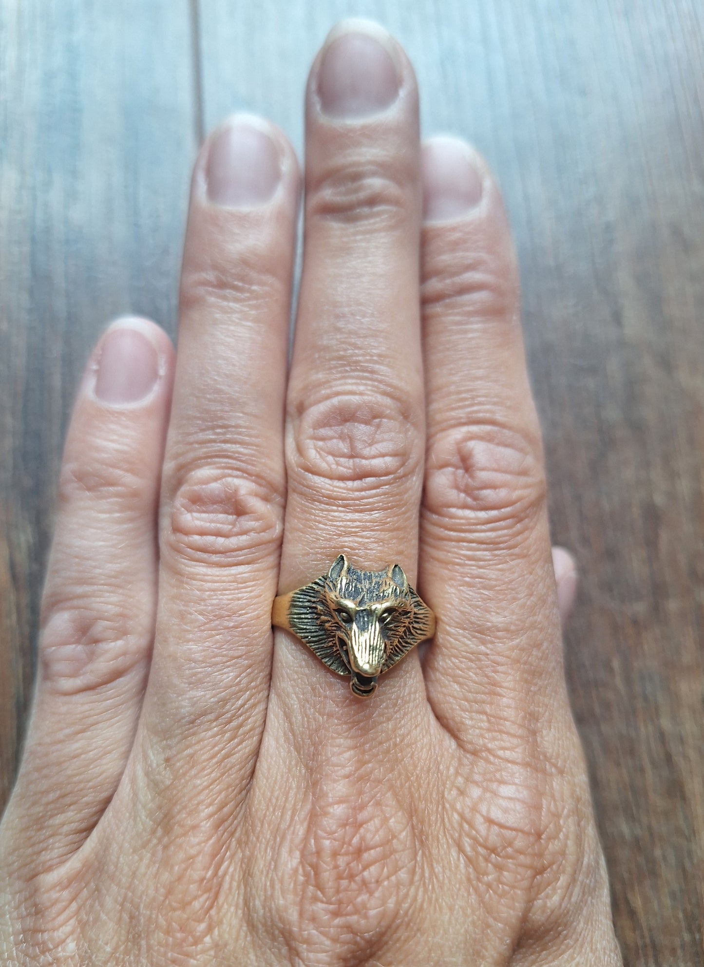 Brass ring Wolf
