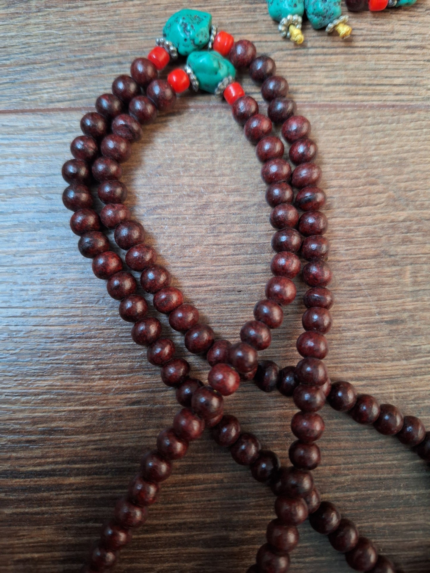 Tibetan rosewood and howlite mala