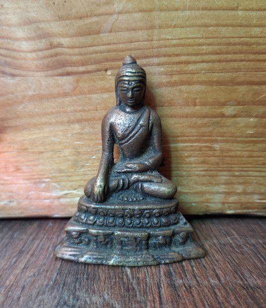 Old small bronze Shakyamuni Buddha figurine