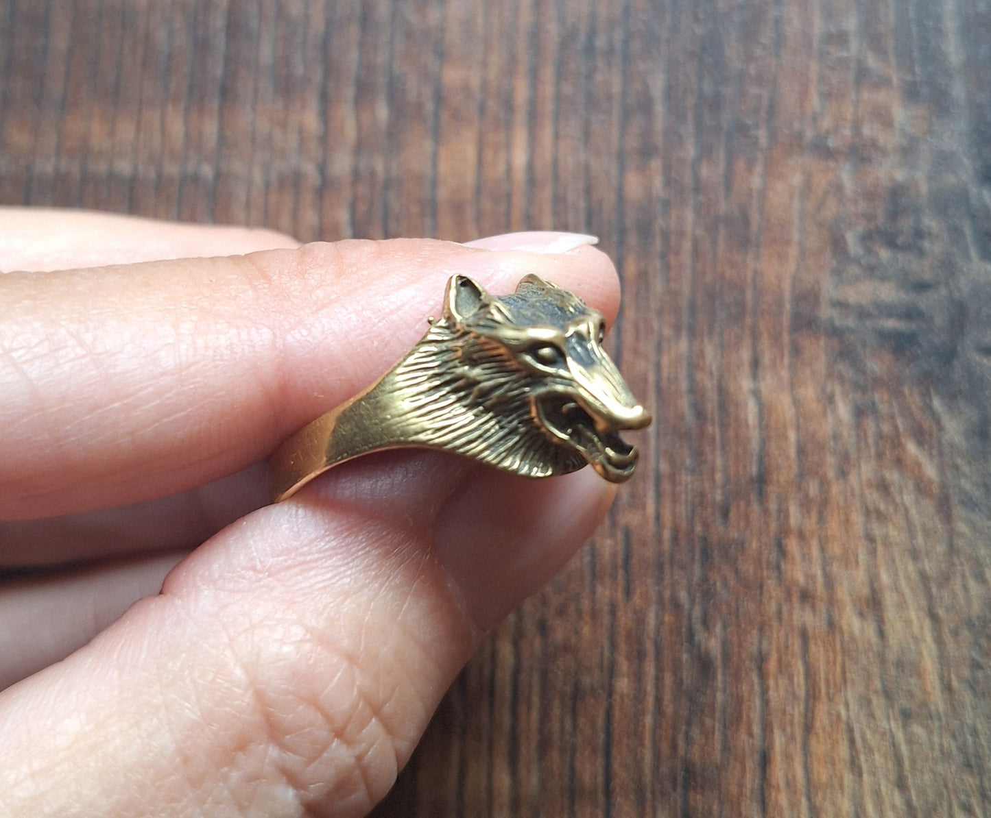 Brass ring Wolf