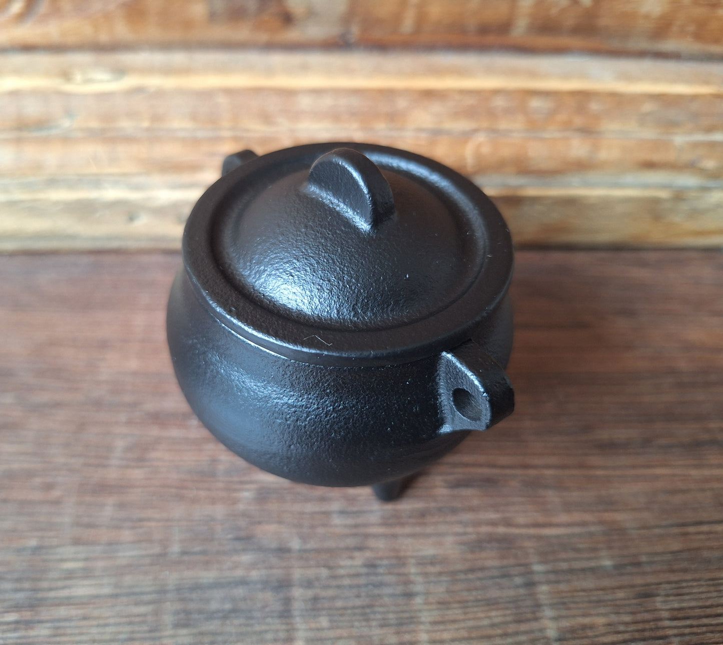 Cast iron mini cauldron