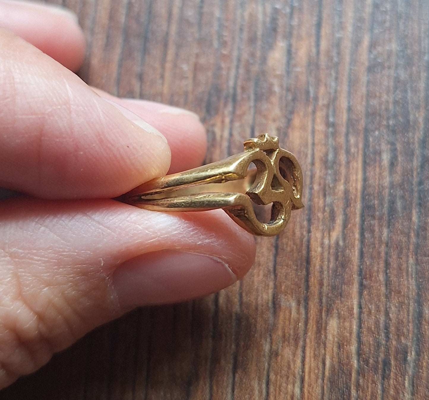 Brass ring Aum