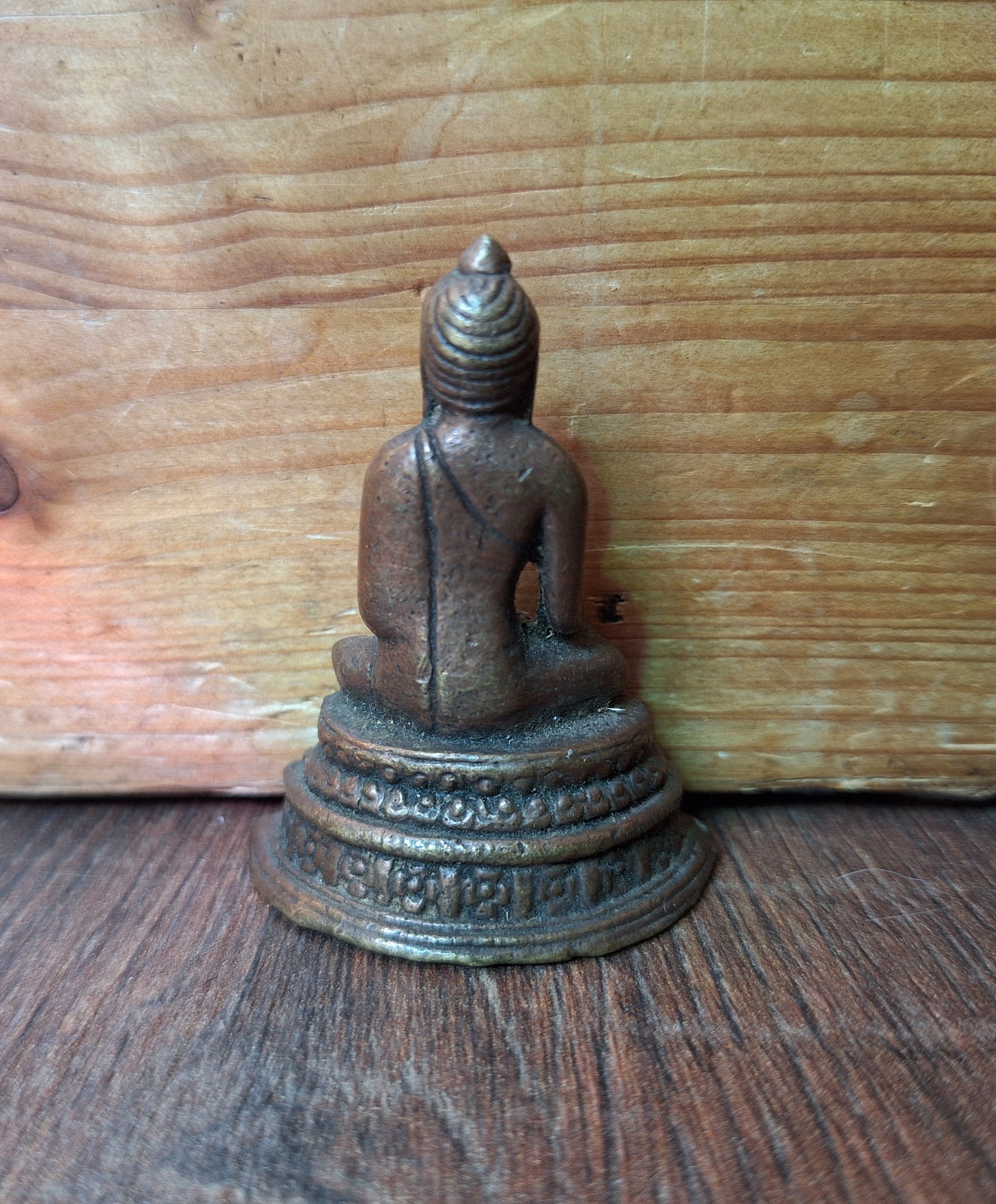 Old small bronze Shakyamuni Buddha figurine