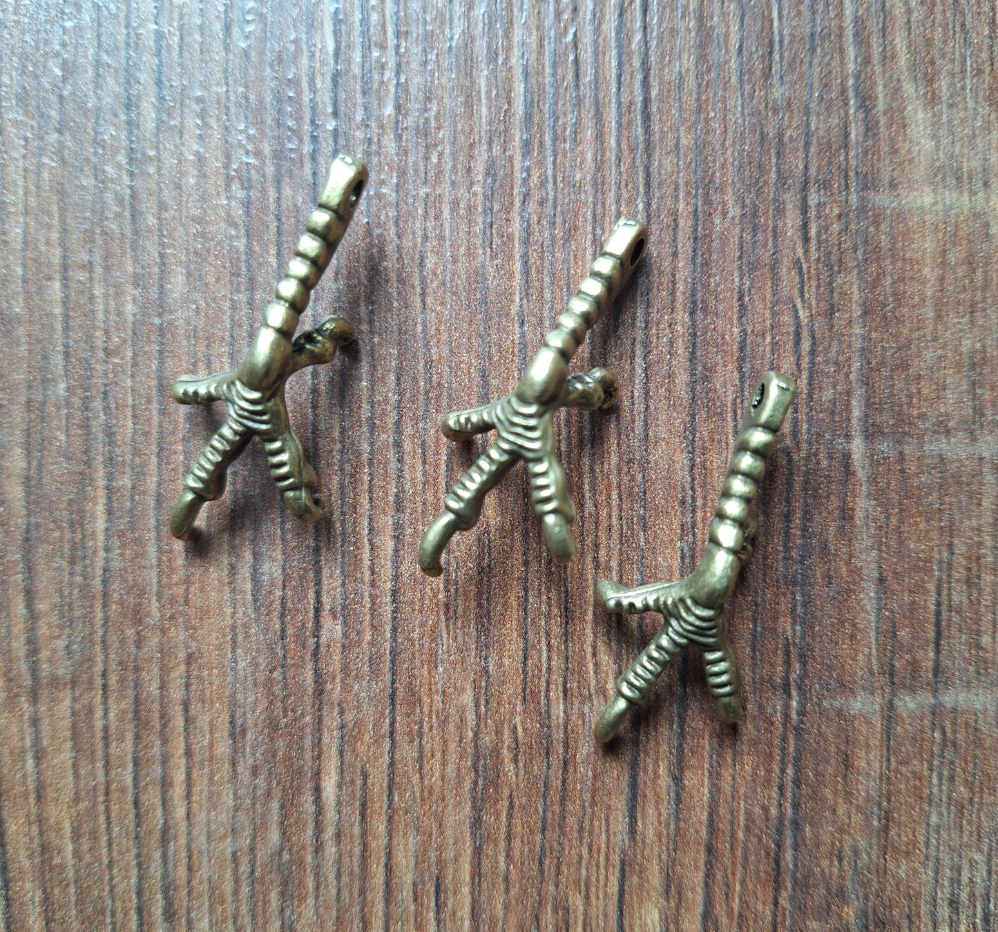Pendant crow claw