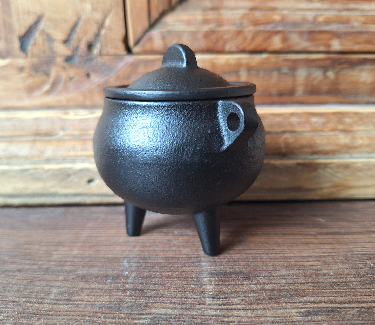 Cast iron mini cauldron