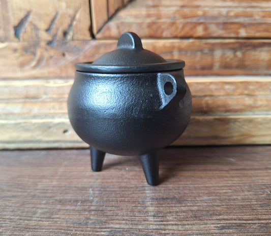Cast iron mini cauldron