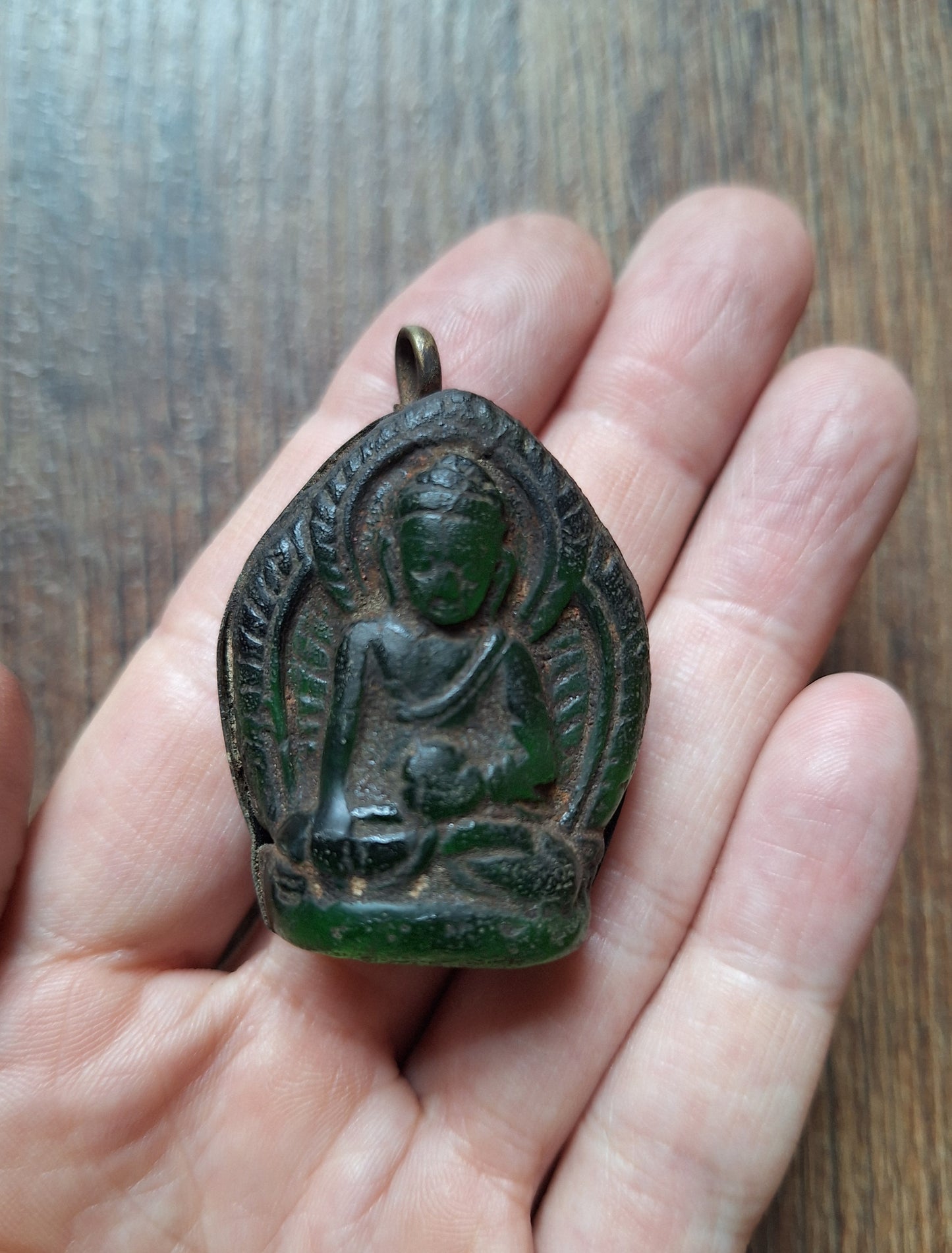 Vintage Nepalese glass pendant Shakyamuni Buddha