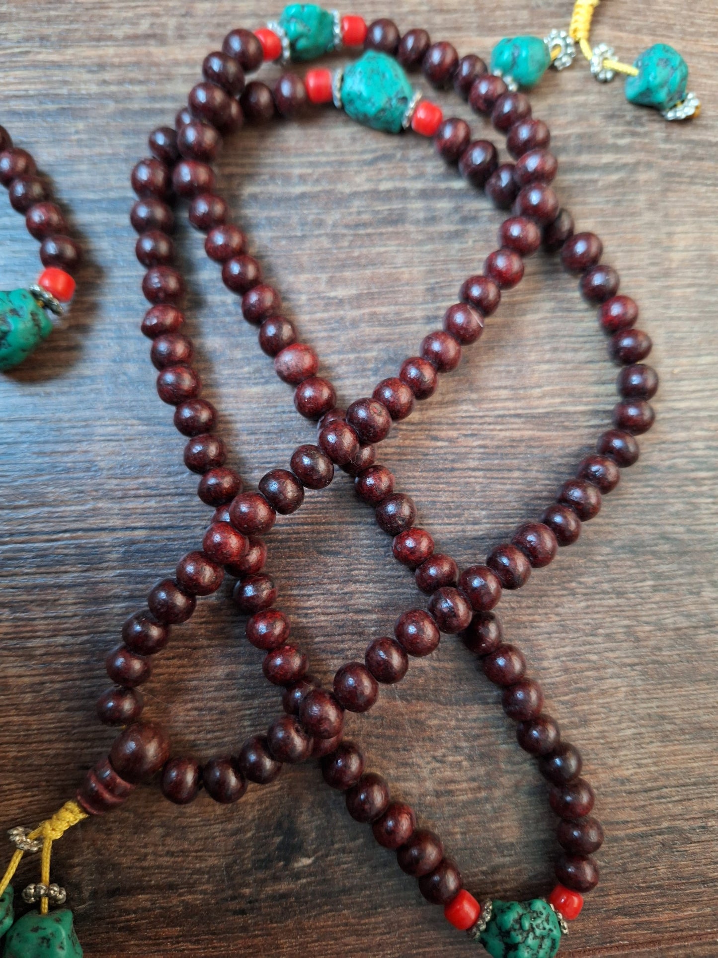 Tibetan rosewood and howlite mala