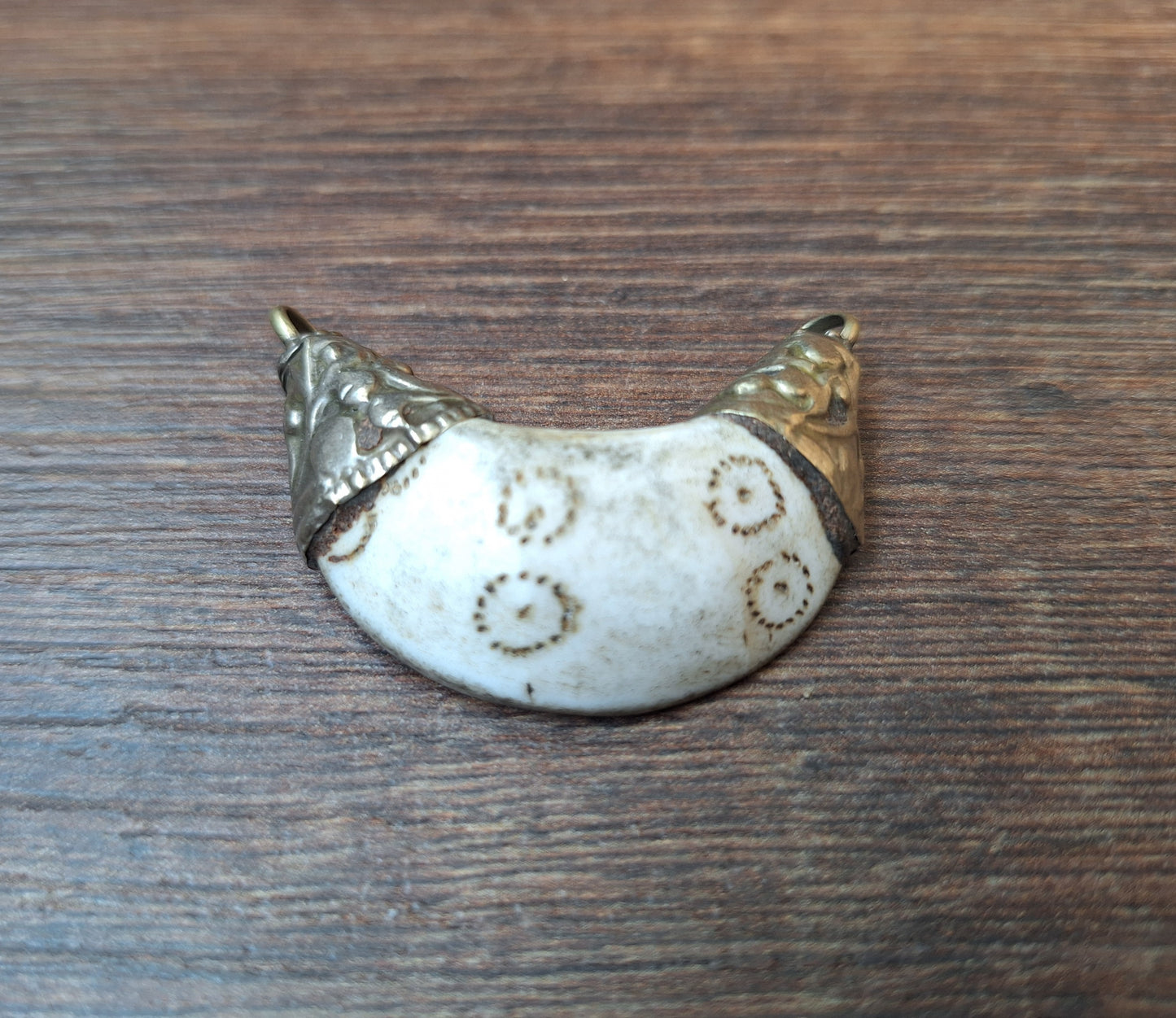 Old Tibetan conch shell pendant