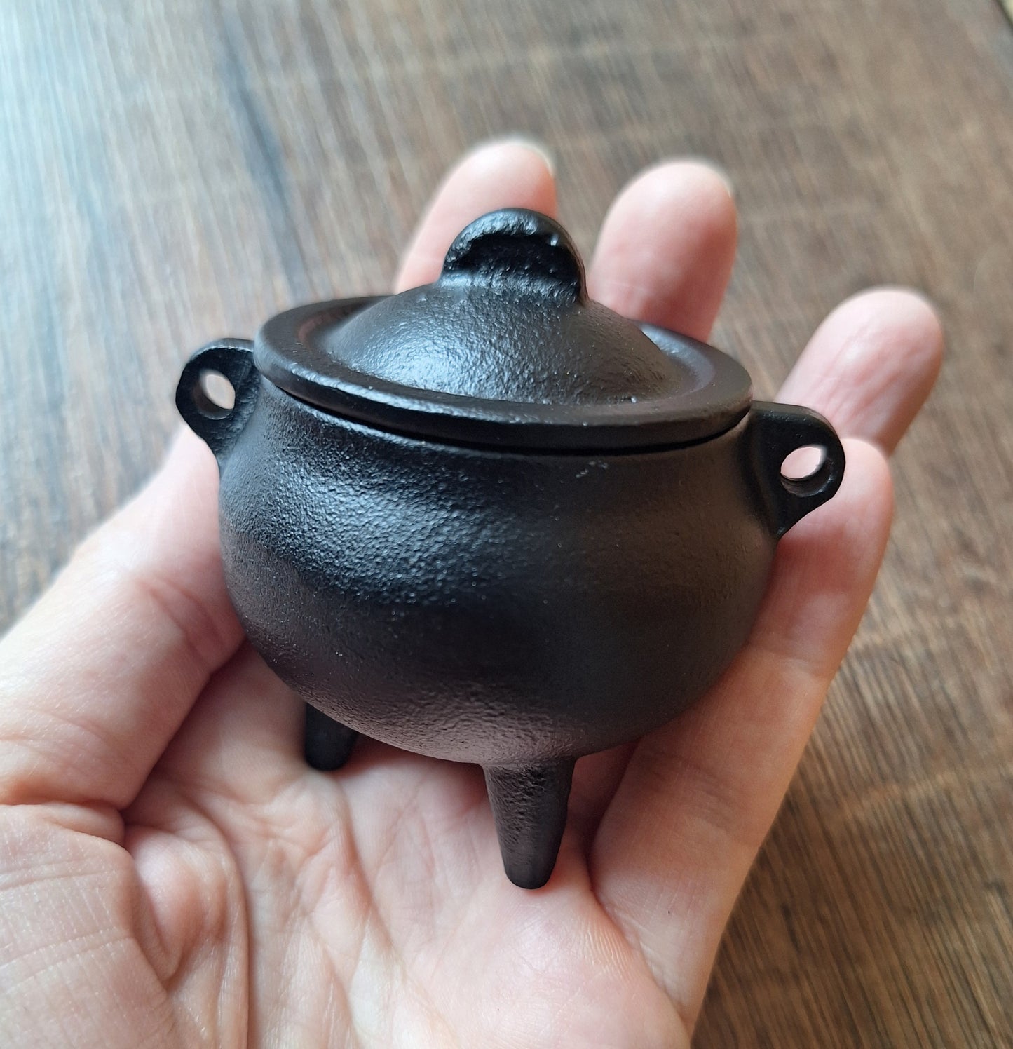 Cast iron mini cauldron