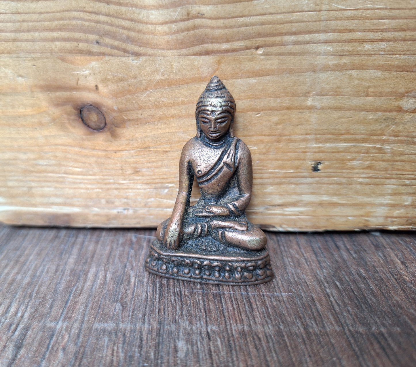 Old small bronze Shakyamuni Buddha figurine