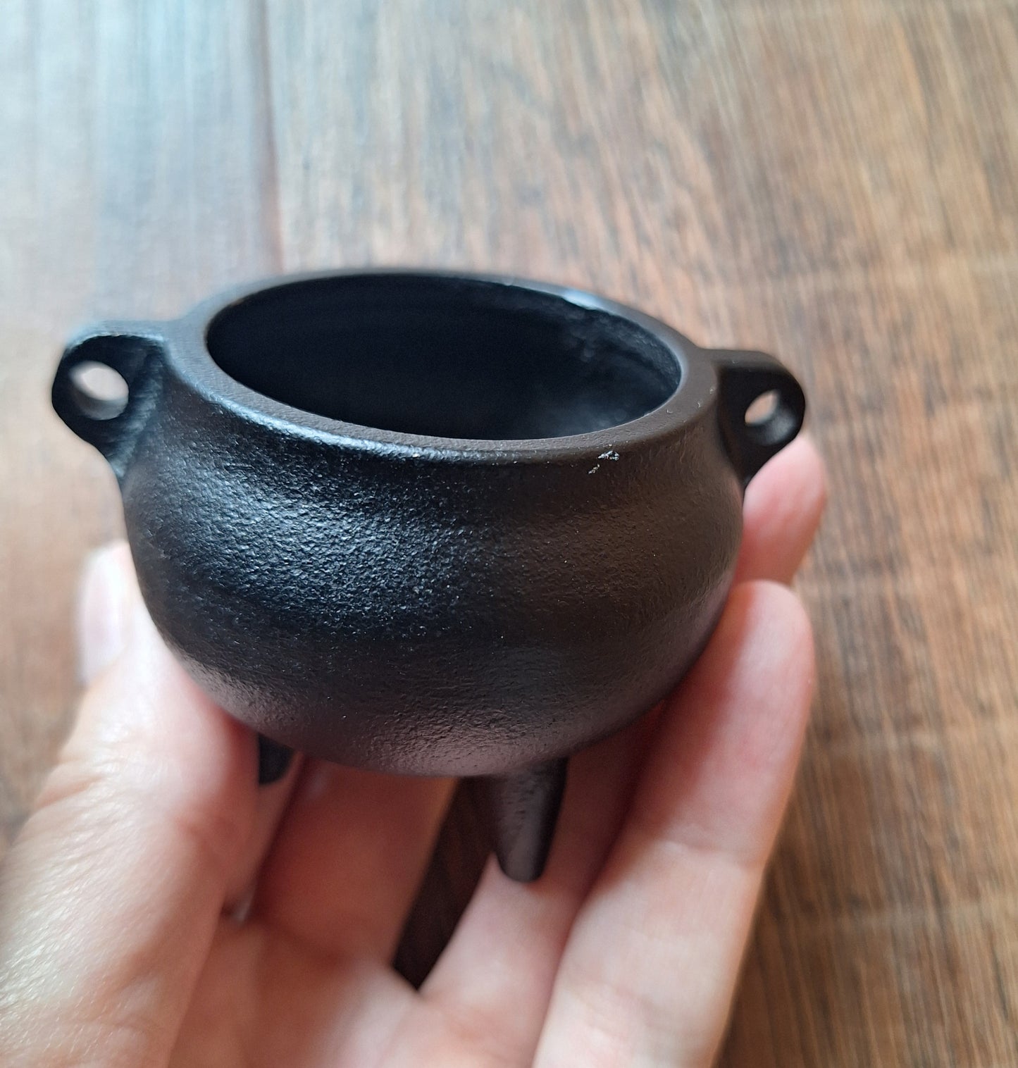 Cast iron mini cauldron