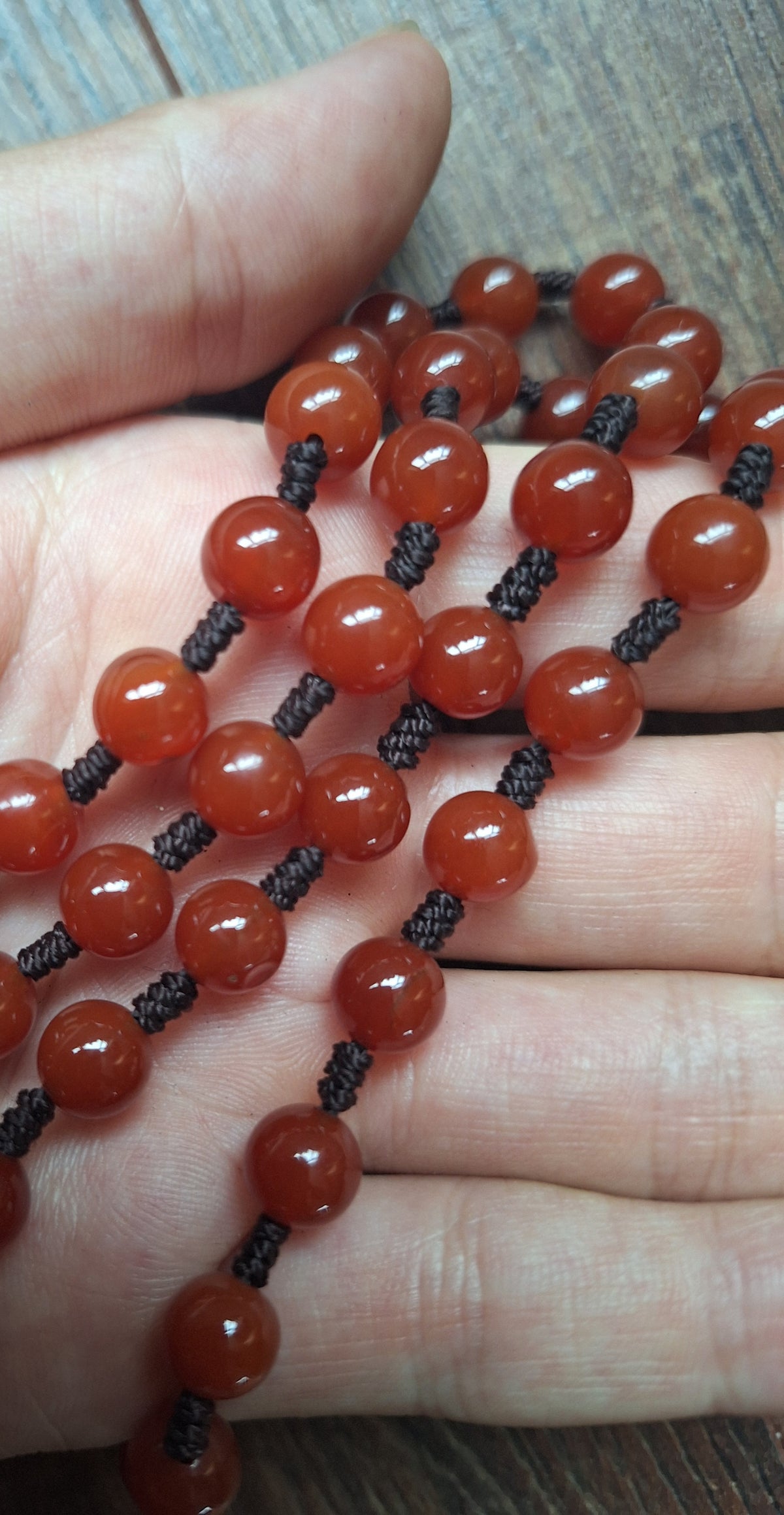 Amulet cord with carnelion beads