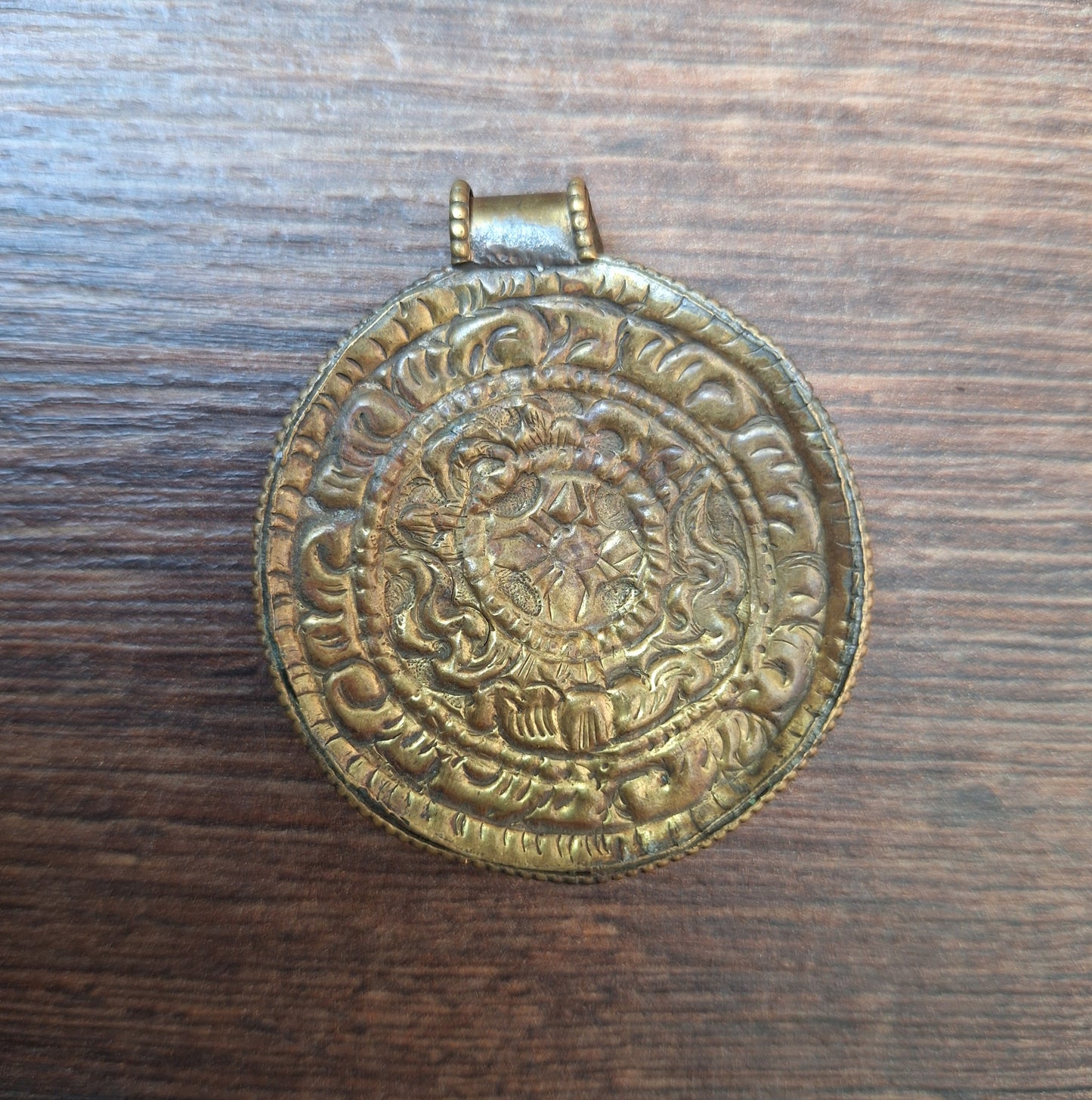 Old Tibetan conch shell pendant