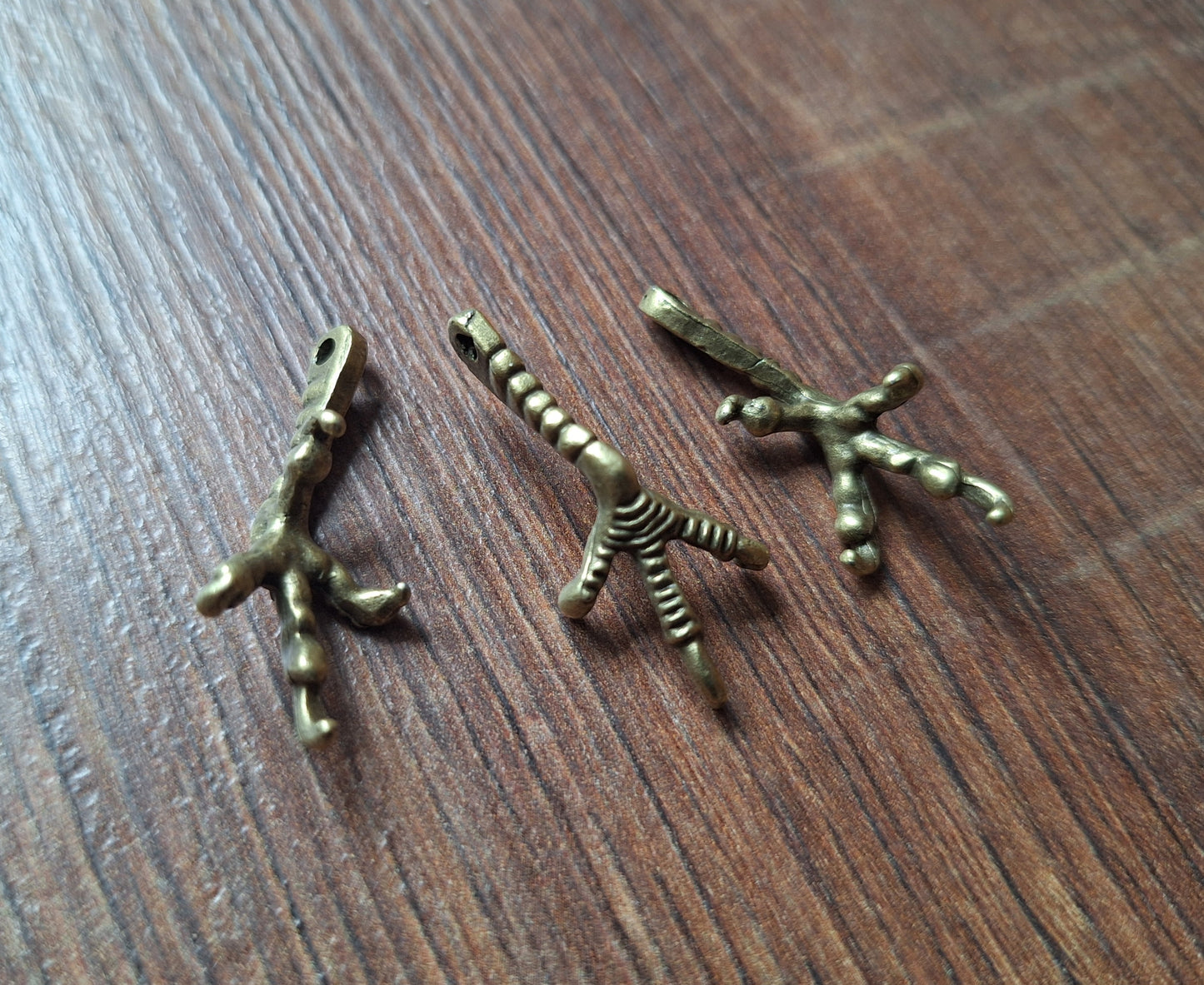 Pendant crow claw