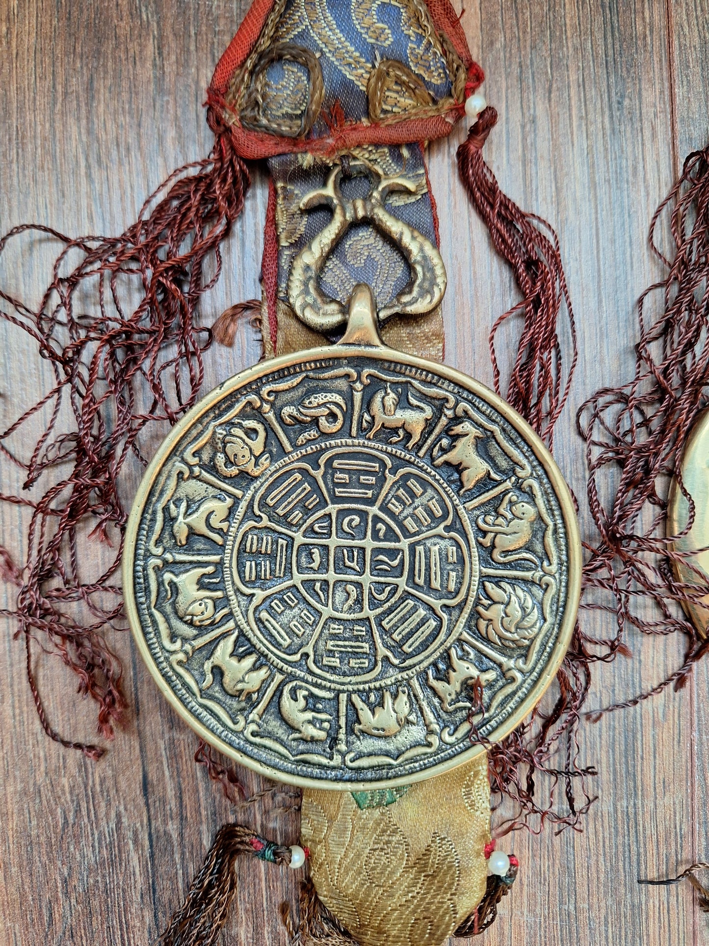 Vintage Tibetan amulet wallhanger with melong Si Pa Ho 85 millimeters