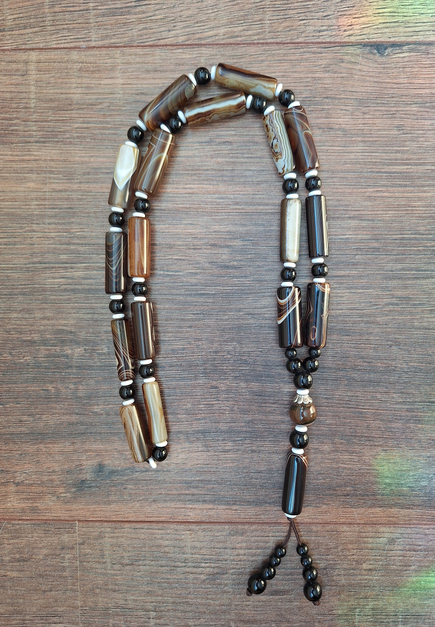 Agate bead necklace