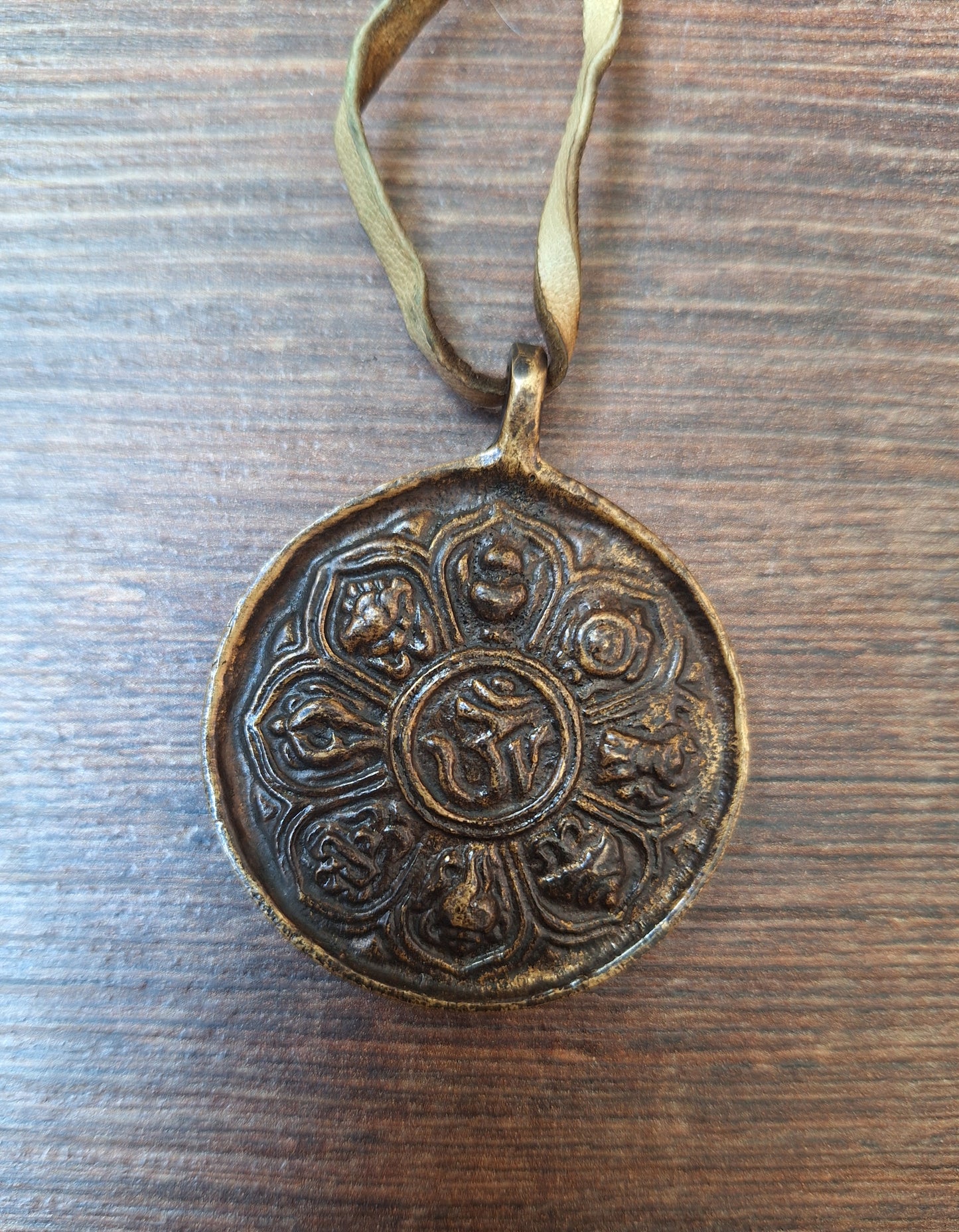 Old Nepalese melong Auspicious Symbols and Si Pa Ho 46 millimeters