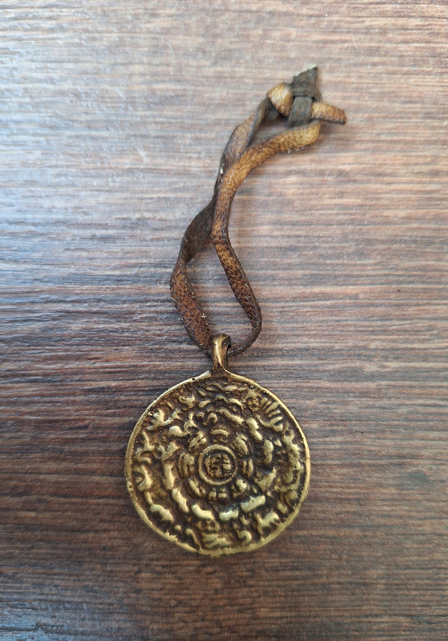 Vintage Nepalese melong Double Dorje and Si Pa Ho 34 millimeters