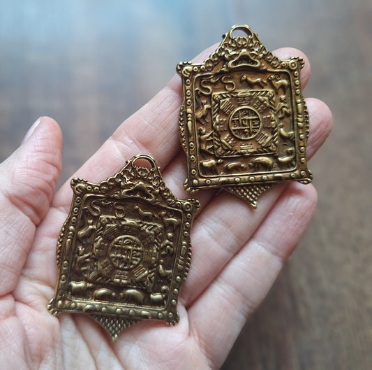 Nepalese melong Rubal with Si Pa Ho and Double Dorje 36 millimeters