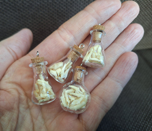 Mini bottle fox teeth