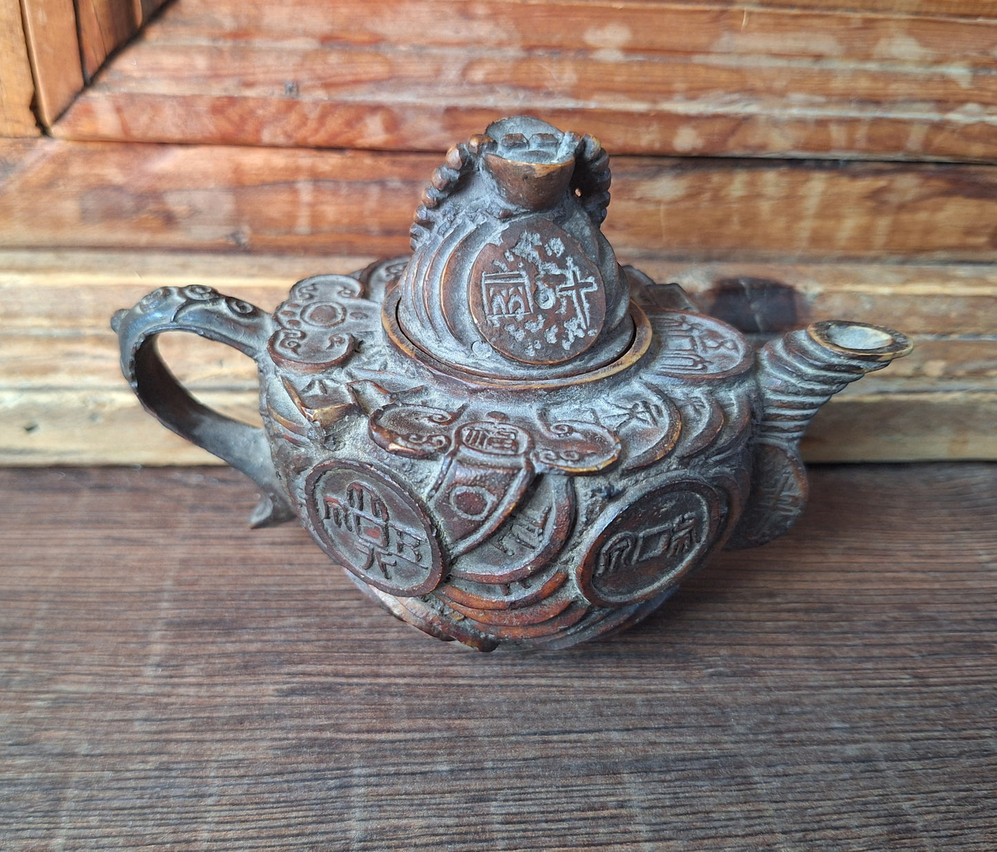 Vintage teapot Feng Shui