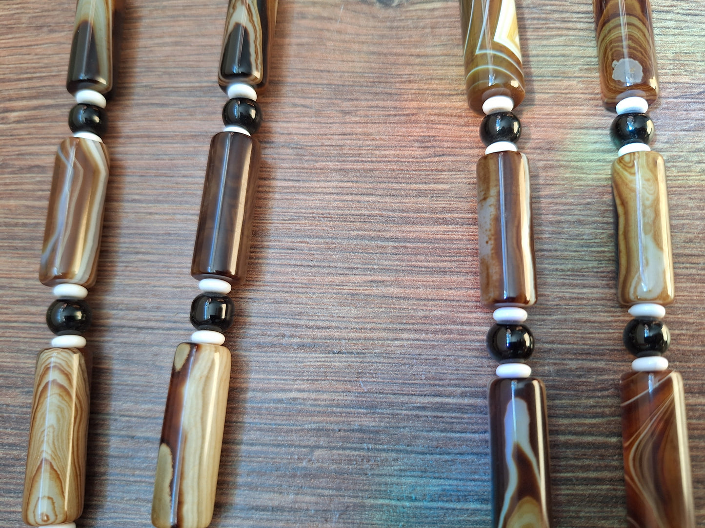 Agate bead necklace