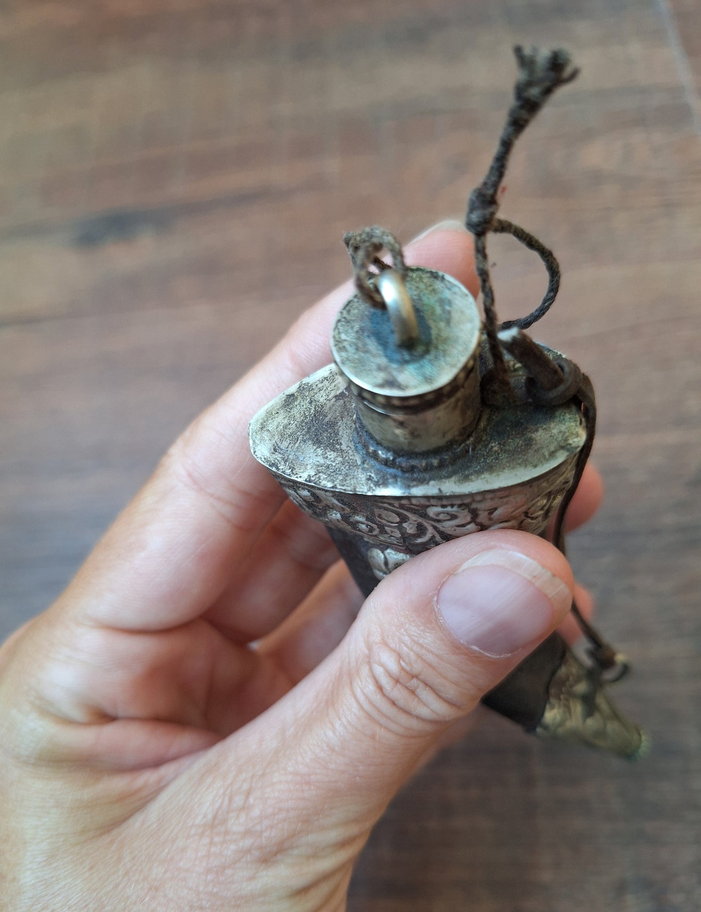 Vintage Tibetan cow horn snuff bottle
