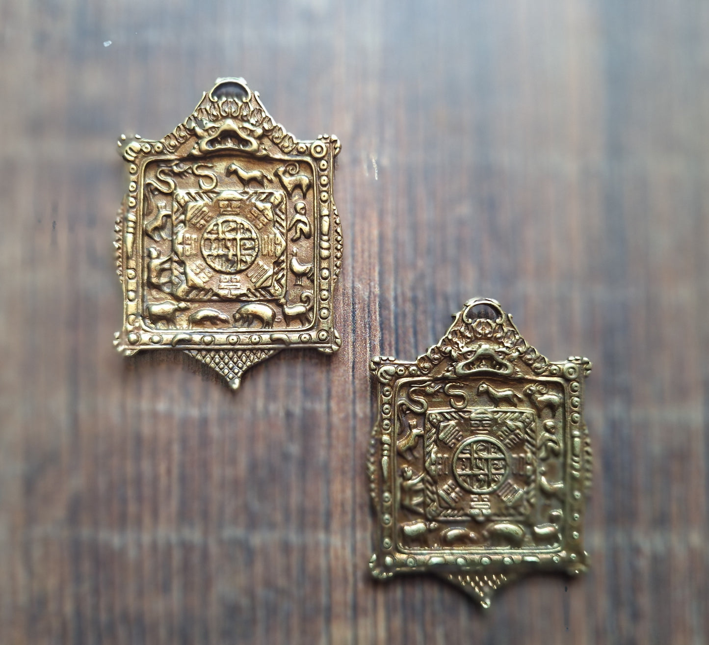 Nepalese melong Rubal with Si Pa Ho and Double Dorje 36 millimeters