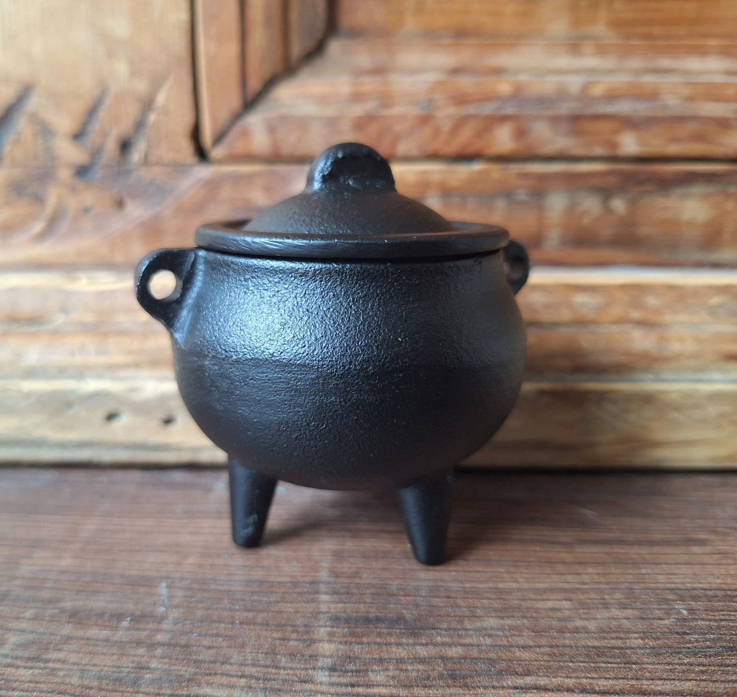 Cast iron mini cauldron