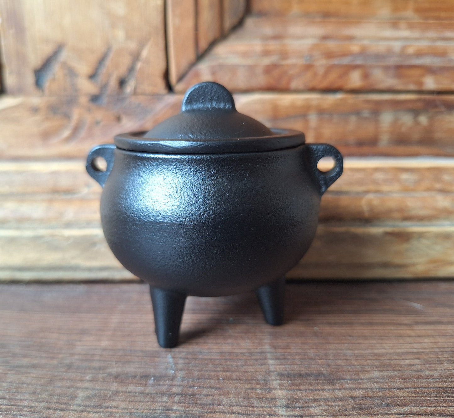 Cast iron mini cauldron