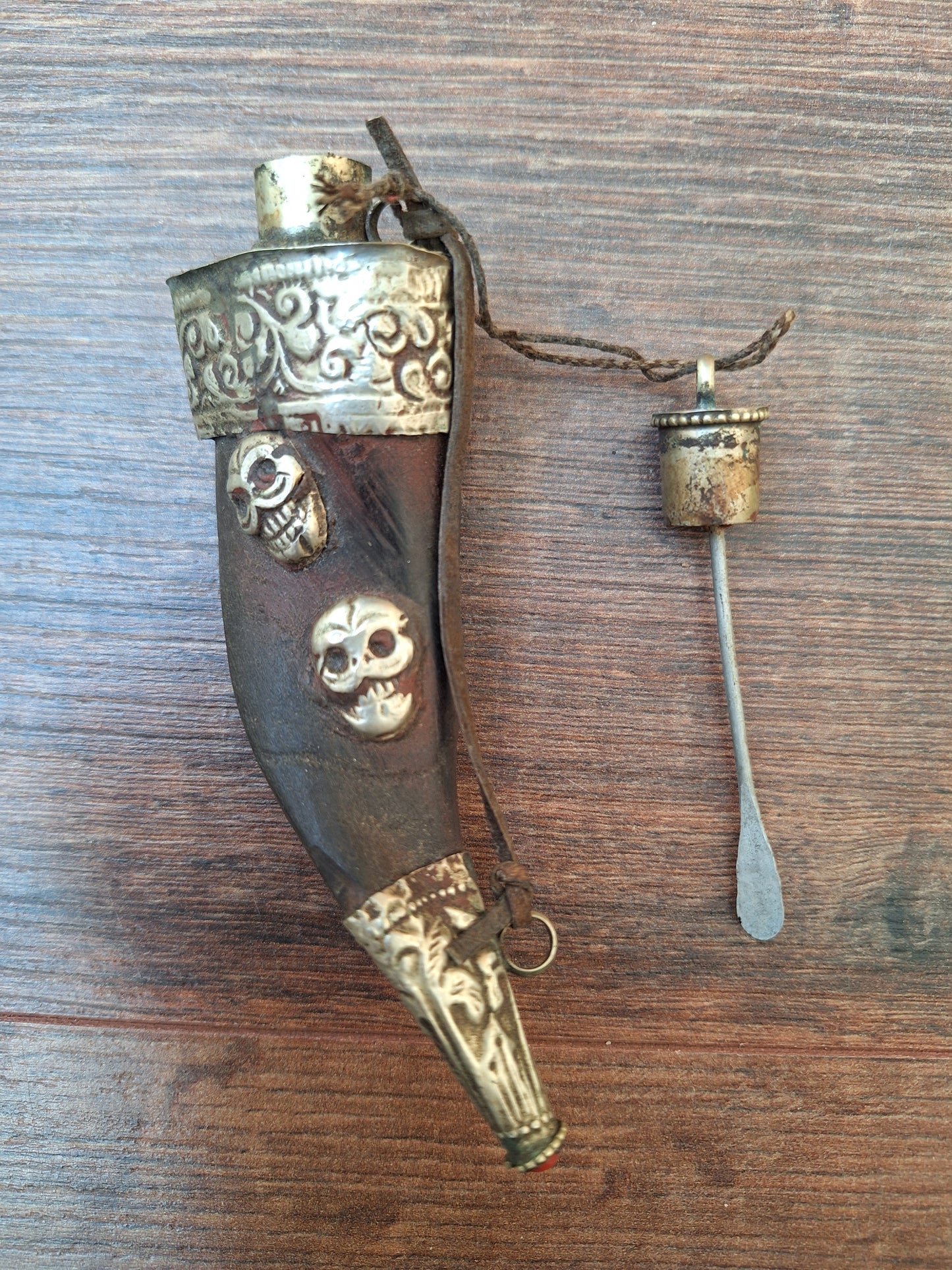 Vintage Tibetan cow horn snuff bottle