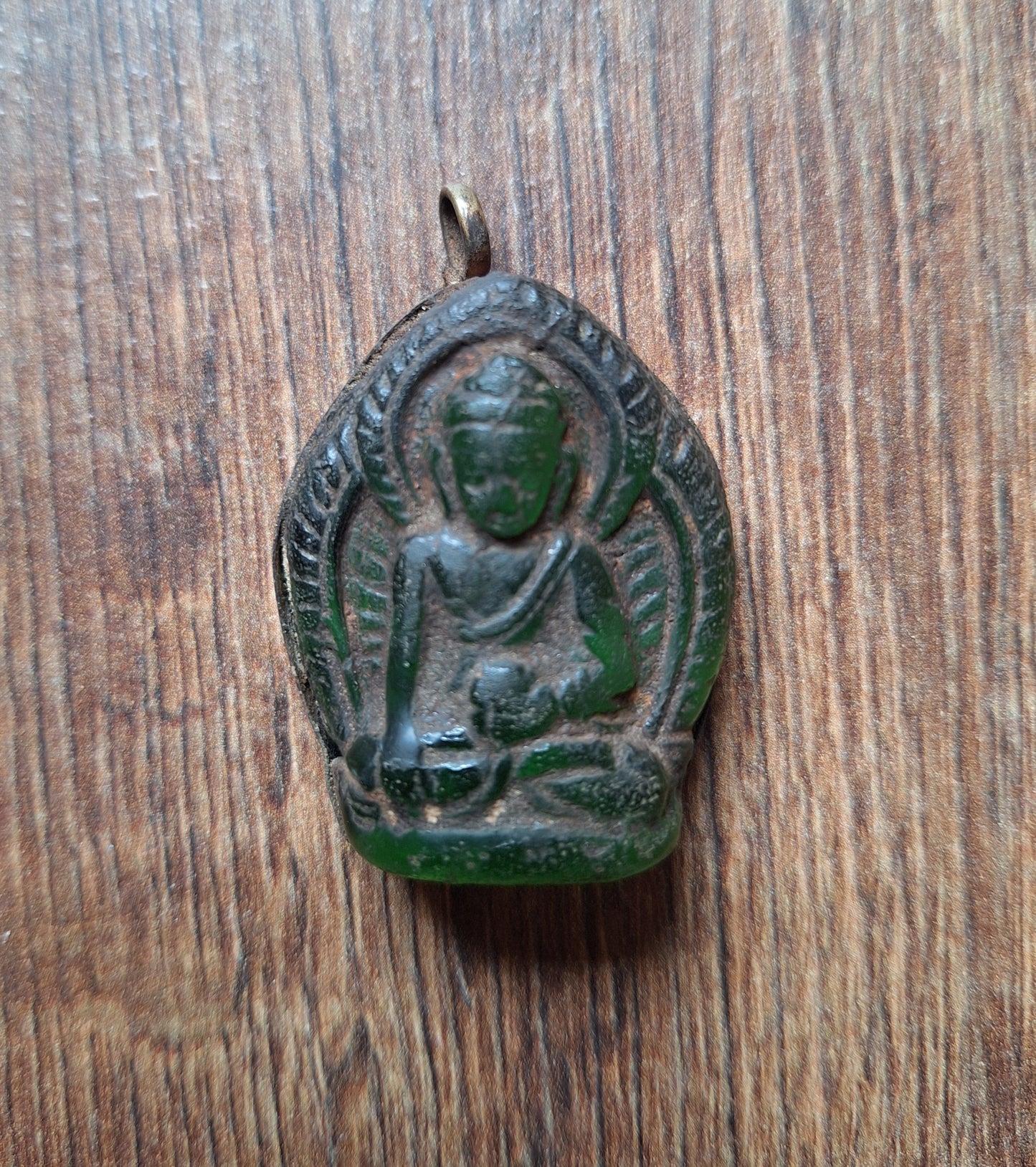 Vintage Nepalese glass pendant Shakyamuni Buddha