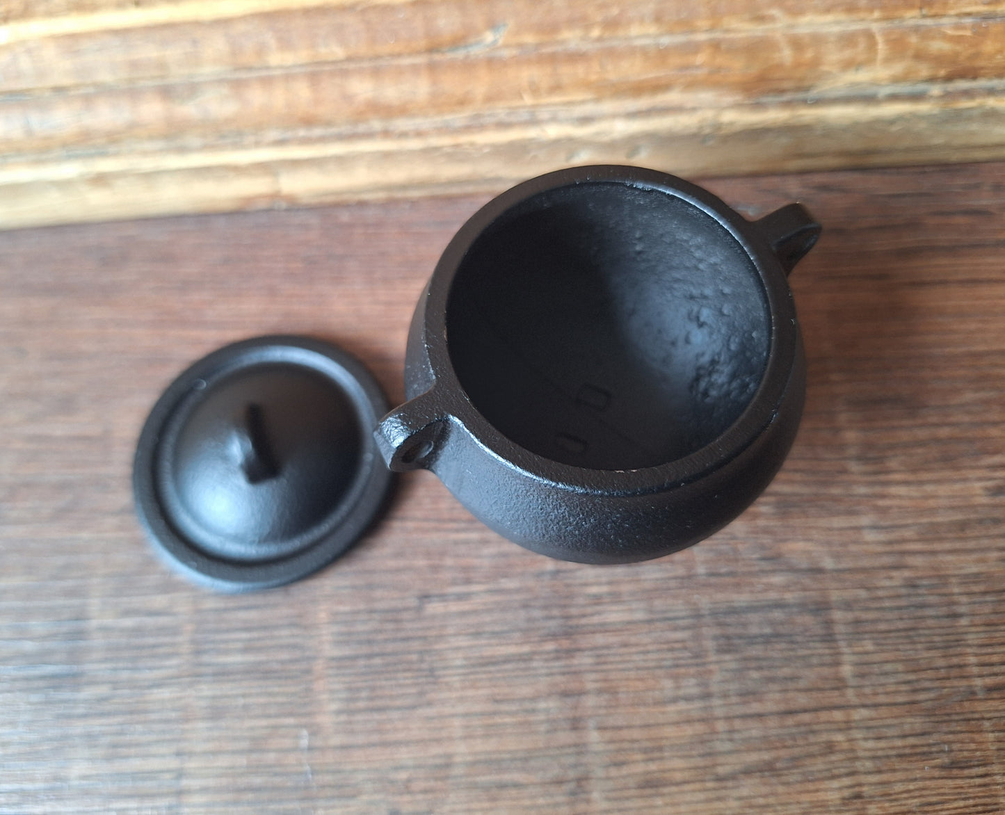Cast iron mini cauldron